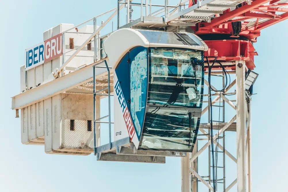 Detalhe da cabine da grua