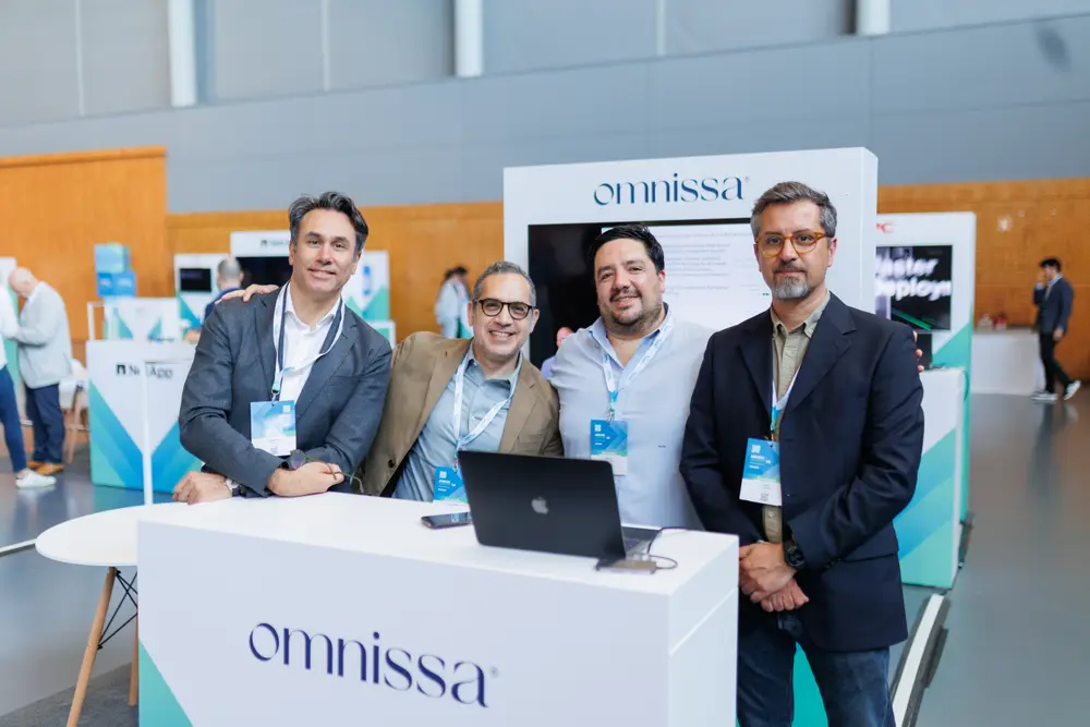 Equipa da Omnissa no seu stand