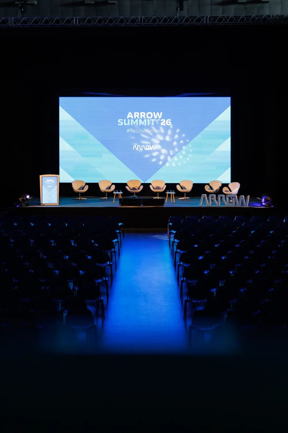 Palco do auditório antes da sessão de abertura