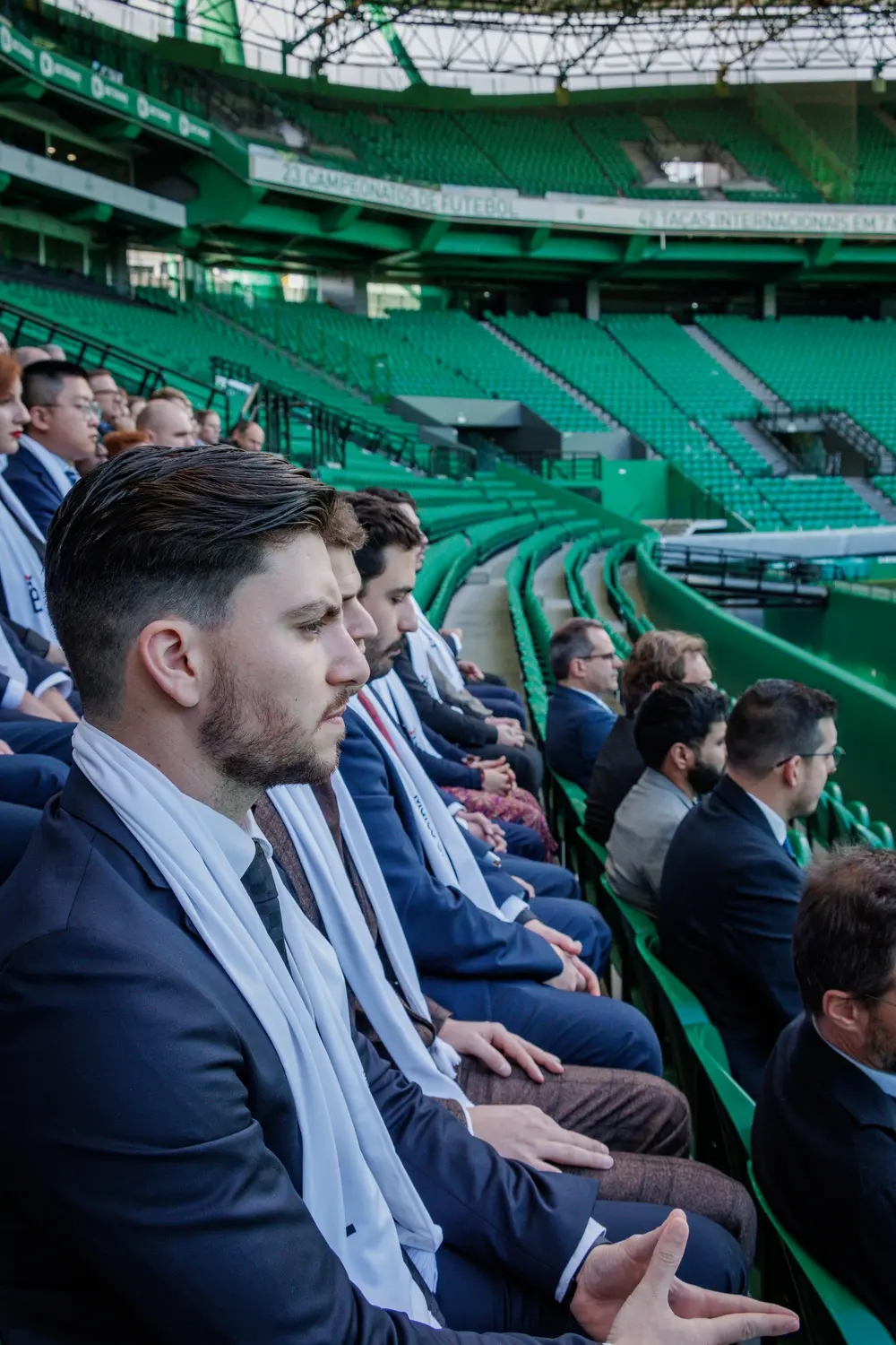 Graduados na bancada durante a cerimónia