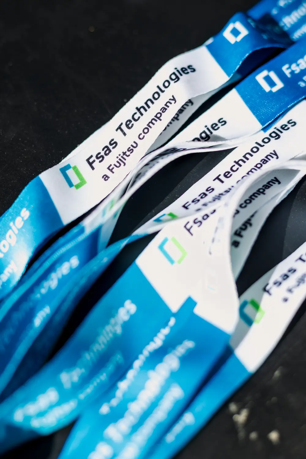 Credenciais personalizadas com a marca do evento