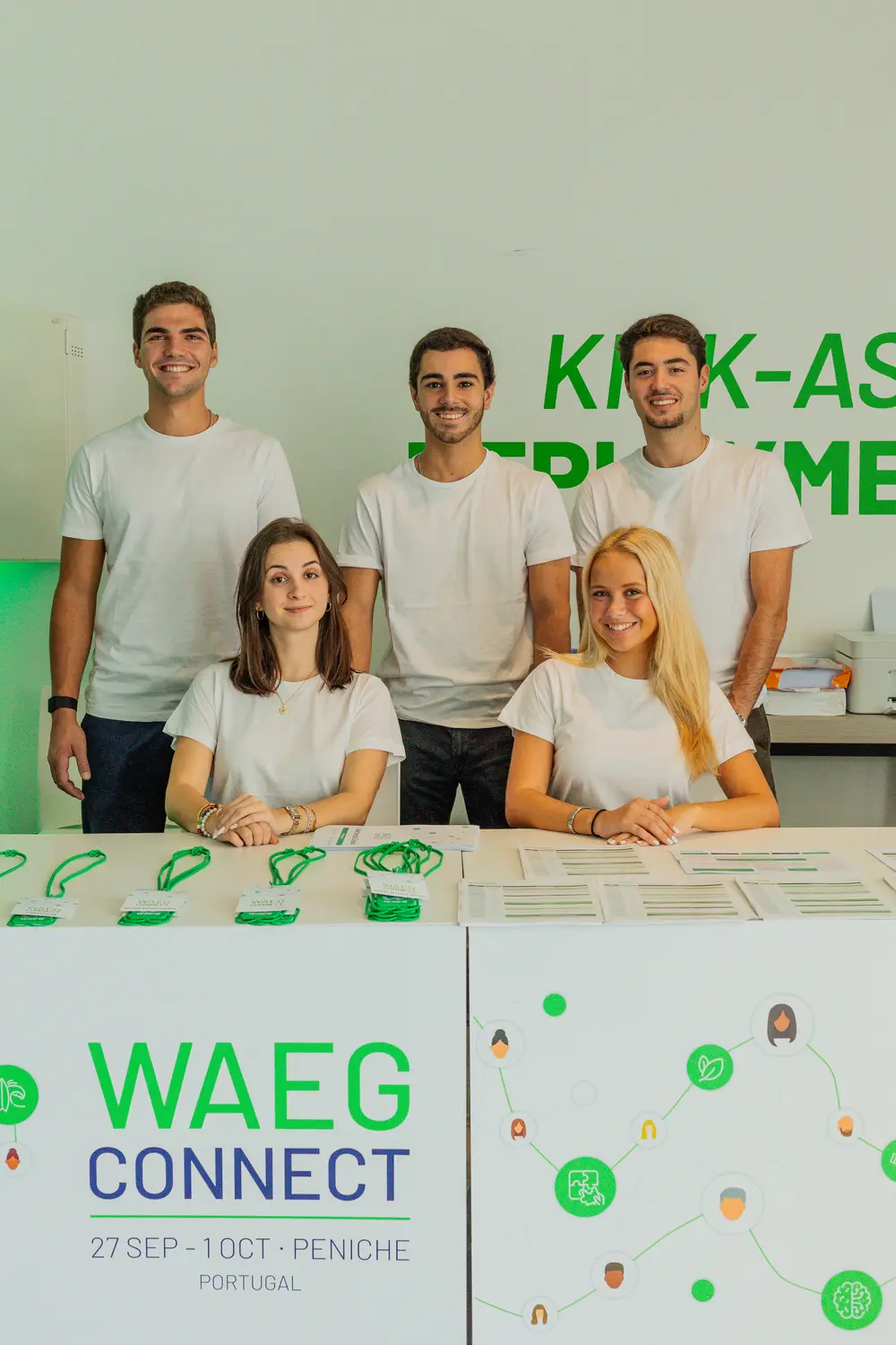Equipa de promotores no balcão de acolhimento